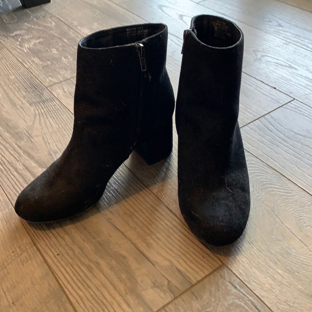 BOOTIES •